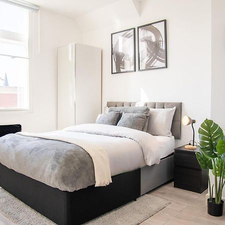 Luxury Studio Apartment In Sutton, London Sutton  Bagian luar foto