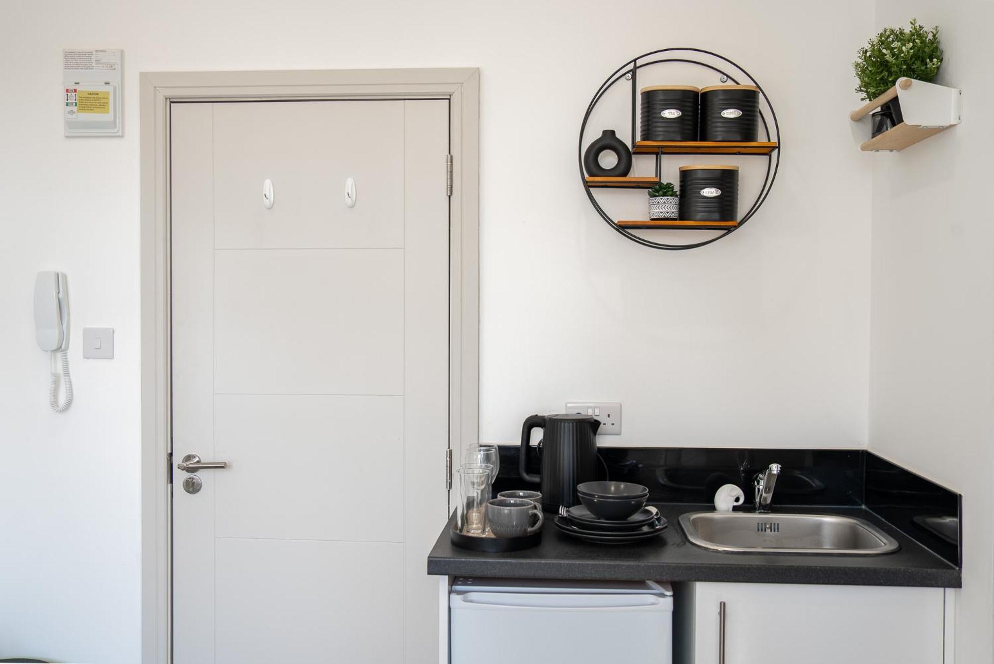 Luxury Studio Apartment In Sutton, London Sutton  Bagian luar foto