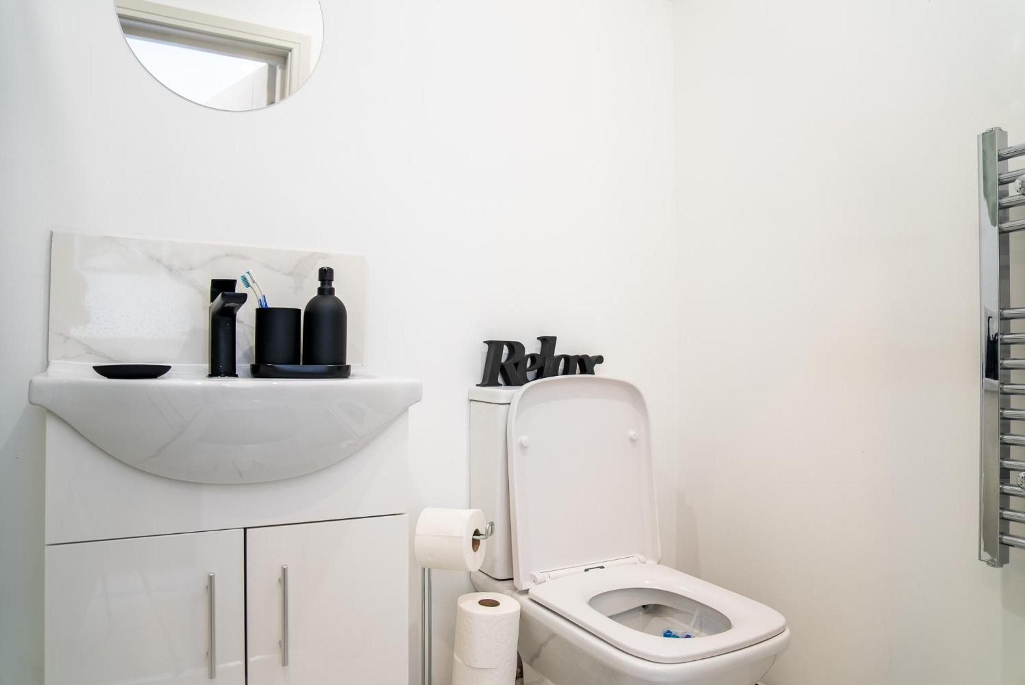 Luxury Studio Apartment In Sutton, London Sutton  Bagian luar foto