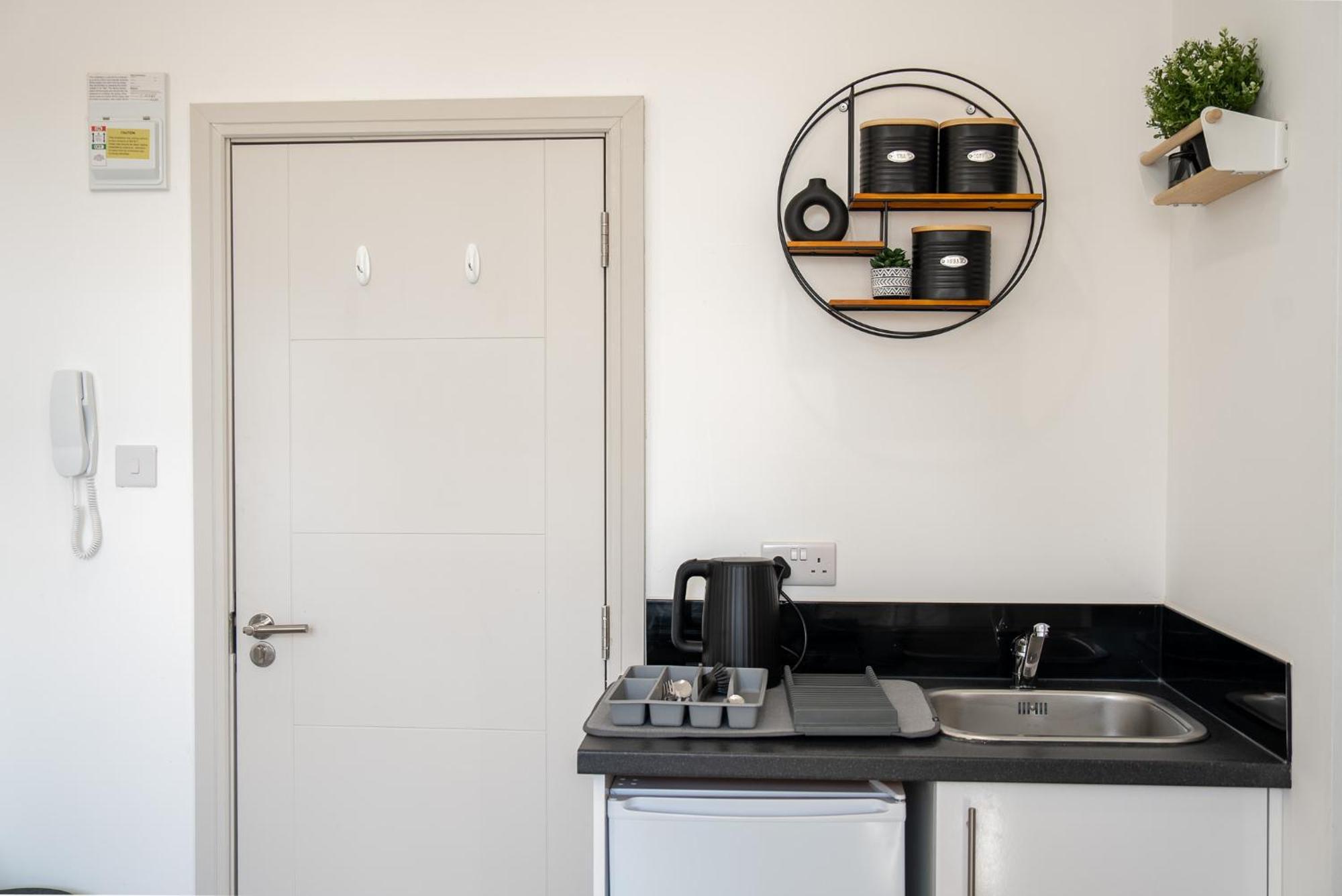 Luxury Studio Apartment In Sutton, London Sutton  Bagian luar foto